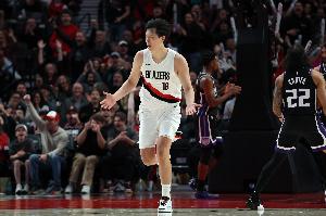 可圈可点！杨瀚森半场4投2中得到4分 6篮板创新高 1犯规&没有失误