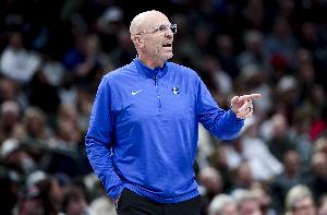 Stein：过去两个休赛期 基德曾分别收到湖人和尼克斯的执教邀约