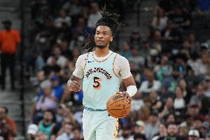 组织亮眼！卡斯尔25分钟9投5中砍下16分9助攻 仅1次失误