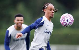 热刺旧将：哈维-西蒙斯状态低迷，他的表现远远不够好