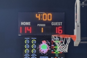 残暴💀掘金教练VS记者的对抗赛 教练队114-16狂虐记者队98分