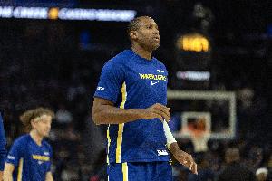 还玩这个？美记：科尔拒绝透露揭幕战首发 霍福德打20分钟左右