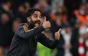 内维尔：低估了阿莫林在双红会的战术安排，看到首发时曾觉得完了