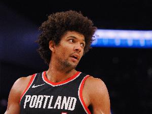 小杨上场时间增加？拓记：塞布尔因右髋部酸痛缺席今天的比赛