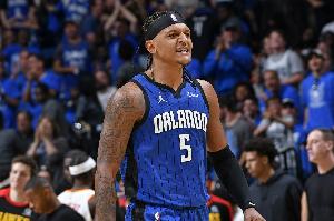 篮筐加盖！班凯罗最后扔三分打铁&切入上空篮再飞