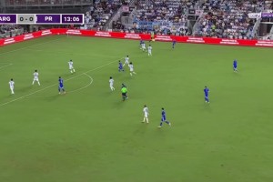 1-0！梅西推射击中横梁弹出，麦卡利斯特跟进抢点破门！