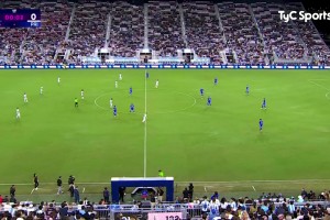 闲庭信步的优雅球王！马拉多纳一己之力撕裂防线集锦！