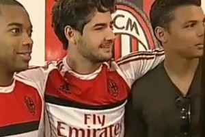 罗比尼奥、帕托和席尔瓦一起表演B-box🔥