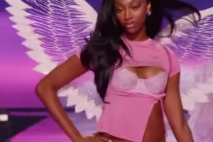 😍天使造型！WNBA球星里斯参加维密走秀👙