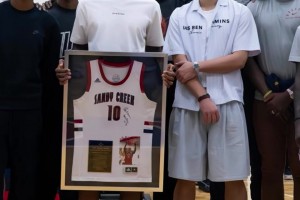 火箭这高度有点吓人！211的杜兰特放里边毫不起眼