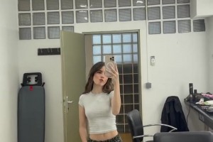 嘟嘟小嘴~巴黎中场内维斯的女友真是符合亚洲人审美😍