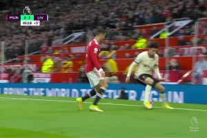 双红会回顾：C罗怒踢琼斯引发冲突，曼联灾难性的夜晚！