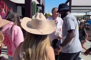 今天又是老詹宠粉的一天 🏀