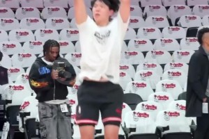 这手型如何？杨瀚森常规赛首秀赛前热身练习外线投篮~